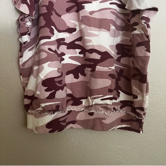 NWT ANTHROPOLOGIE t.la Pink Camo Ruffle Sleeve Sweater Tank Top Size: M - Picture 7 of 11